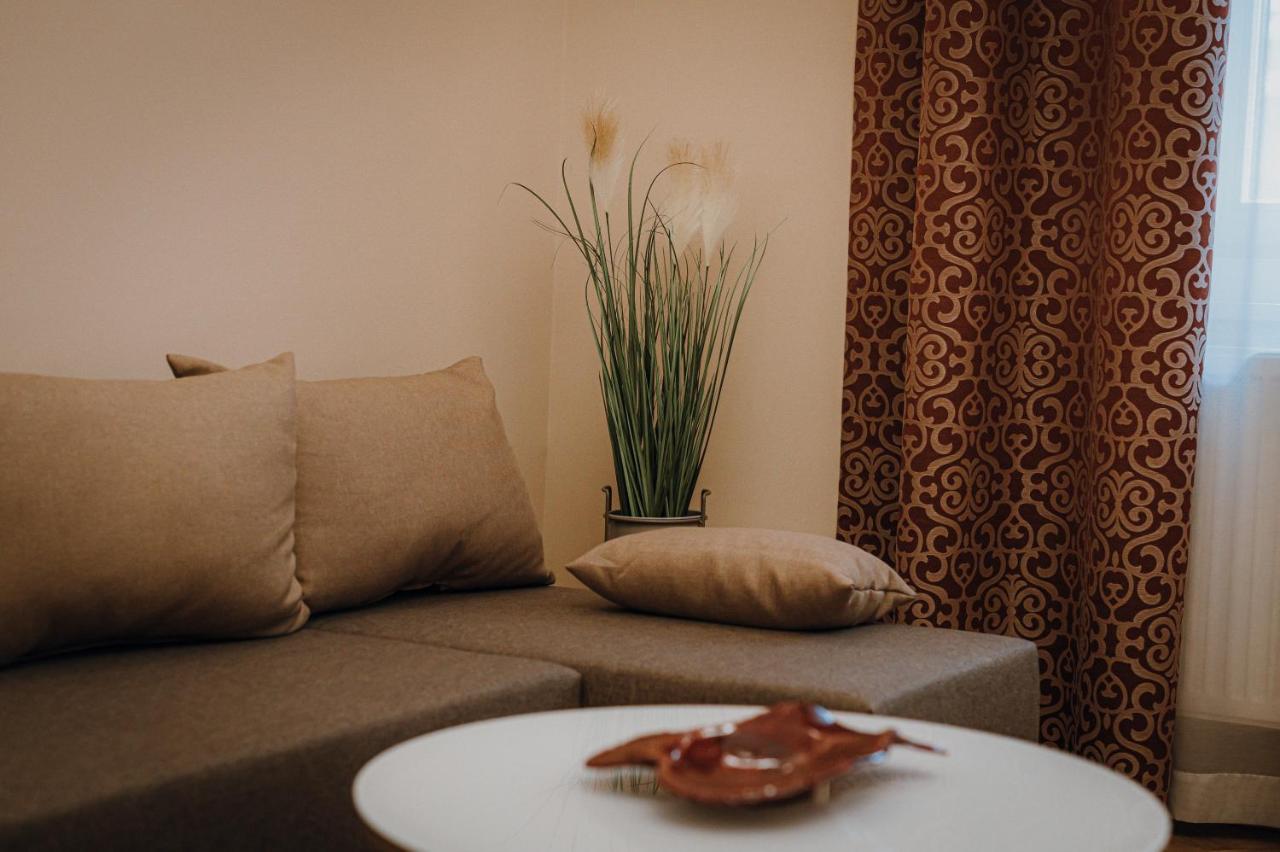 Dozsa Apartman Сегед Экстерьер фото