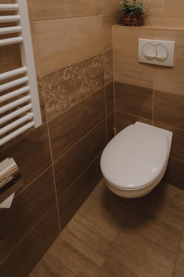 Dozsa Apartman Сегед Экстерьер фото