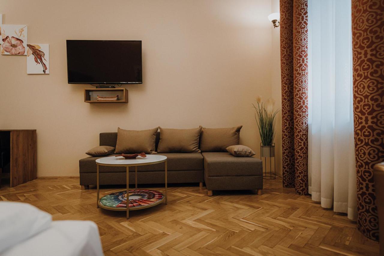 Dozsa Apartman Сегед Экстерьер фото